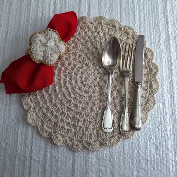 Sousplat em Crochê com Porta Guardanapo para Decoração de Mesa Posta!
